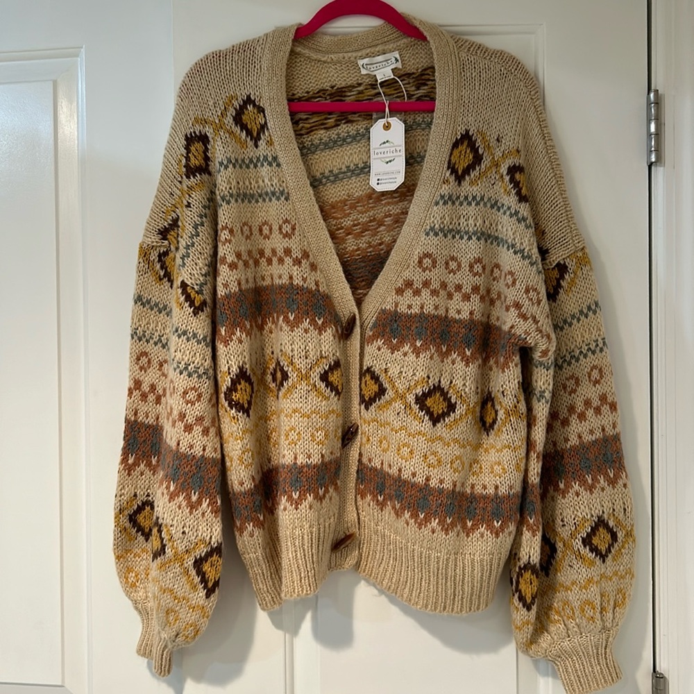 Granny chic oversized knit sweater with pattern